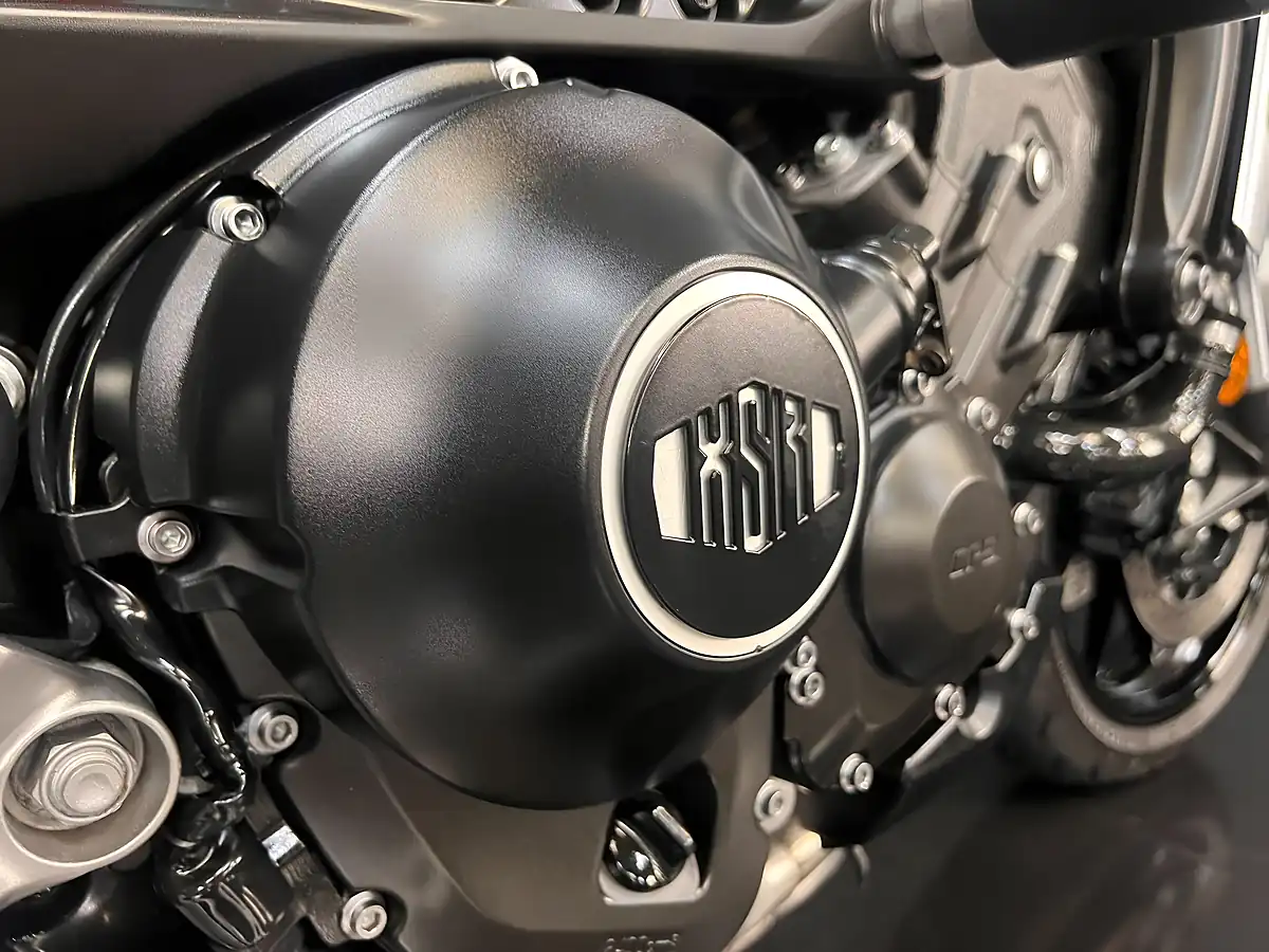 Used 2017 Yamaha XSR900 Sport Heritage Blue - Interior and Exterior details 11