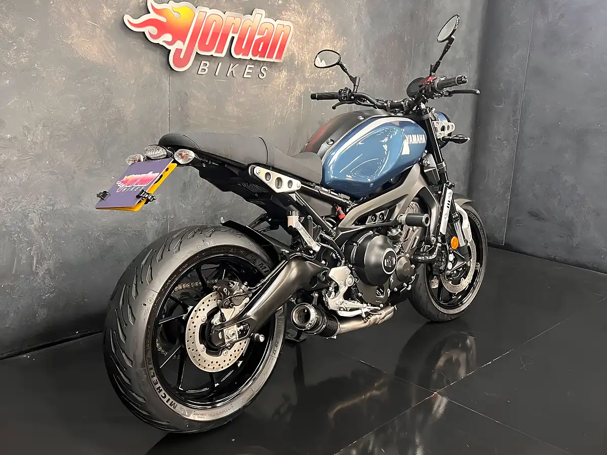 Used 2017 Yamaha XSR900 Sport Heritage Blue - Interior and Exterior details 6