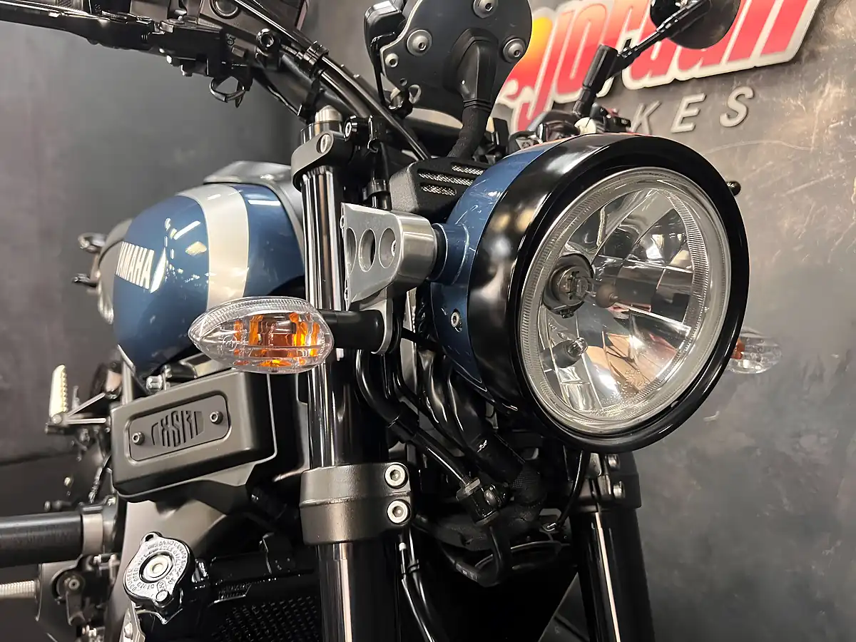 Used 2017 Yamaha XSR900 Sport Heritage Blue - Interior and Exterior details 7