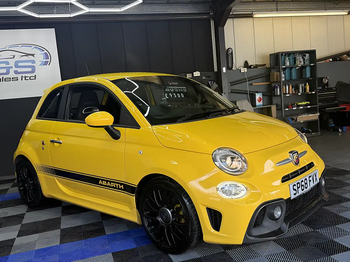 Used 2018 Abarth 595 Modena Yellow - Interior and Exterior details 10