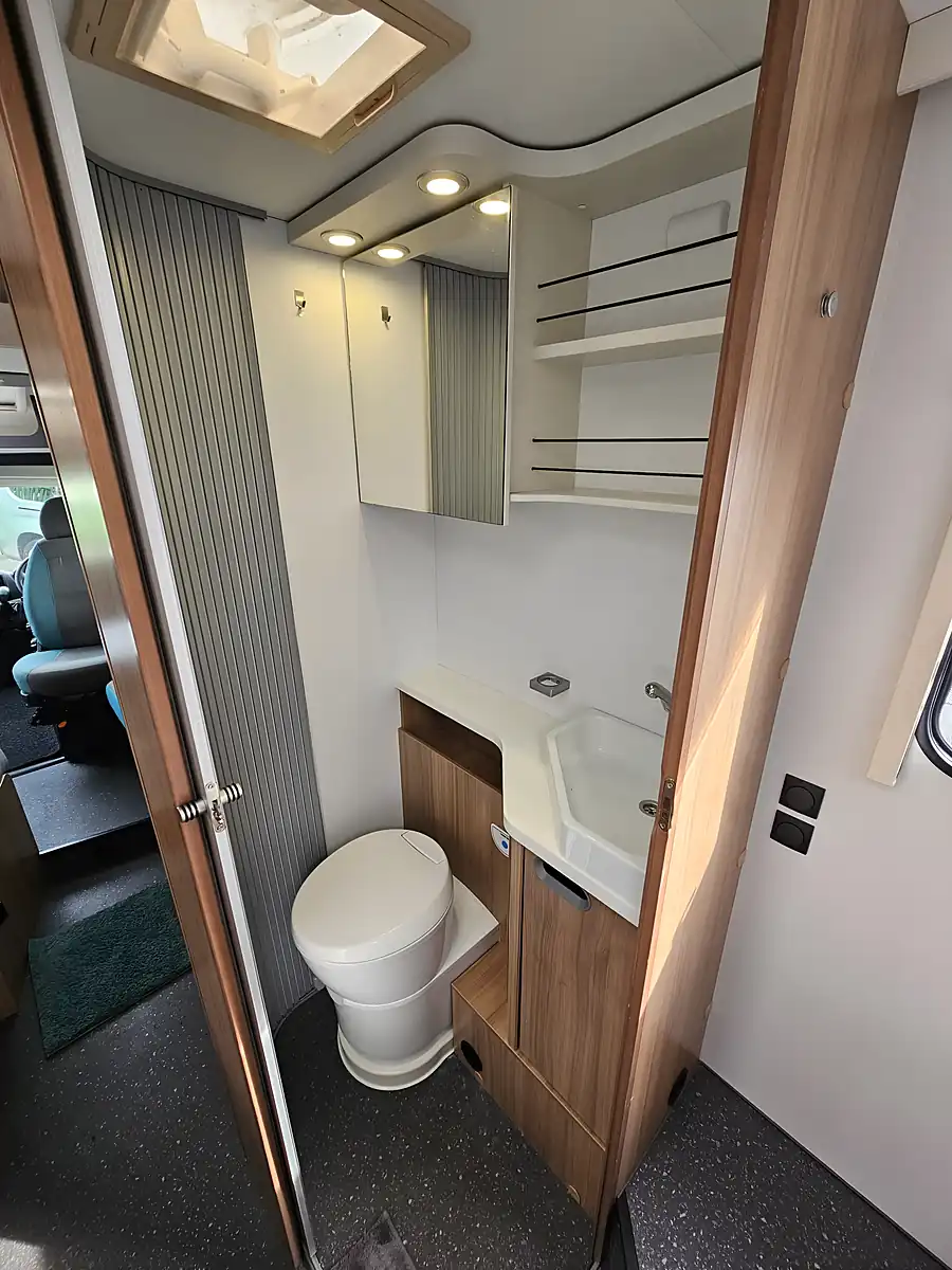Used 2018 Adria Sunliving S70 Sc - Interior and Exterior details 18