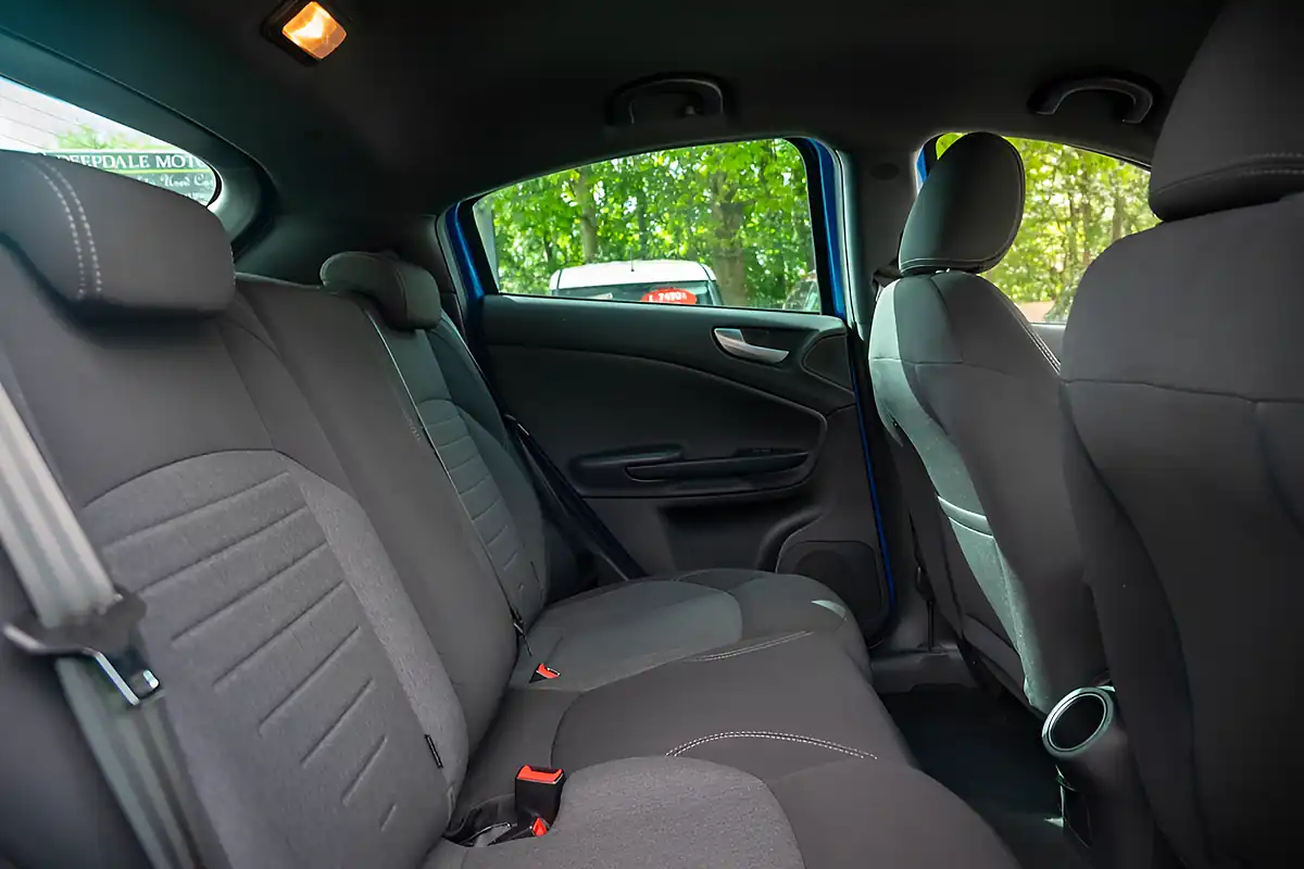 Used 2018 Alfa Romeo Giulietta Sport Cobalto Blue - Interior and Exterior details 14