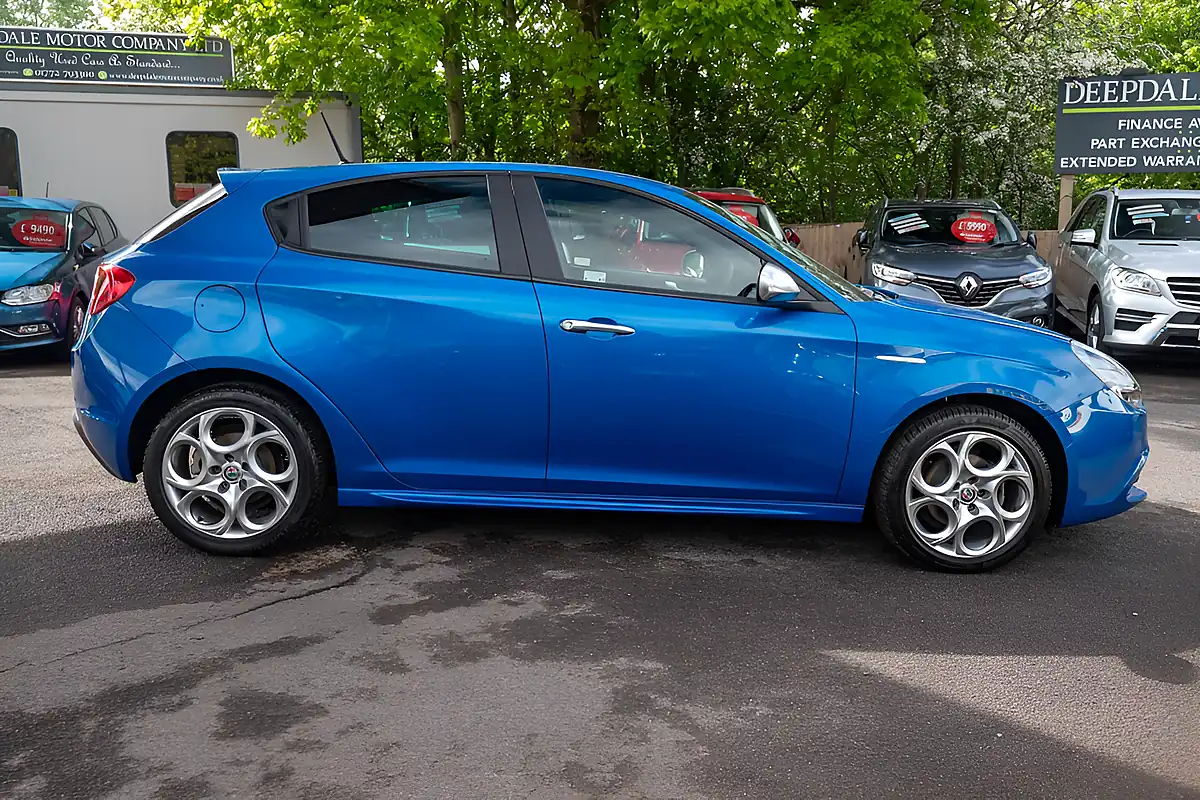 Used 2018 Alfa Romeo Giulietta Sport Cobalto Blue - Interior and Exterior details 3