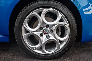 Used 2018 Alfa Romeo Giulietta Sport Cobalto Blue - Interior and Exterior details 5