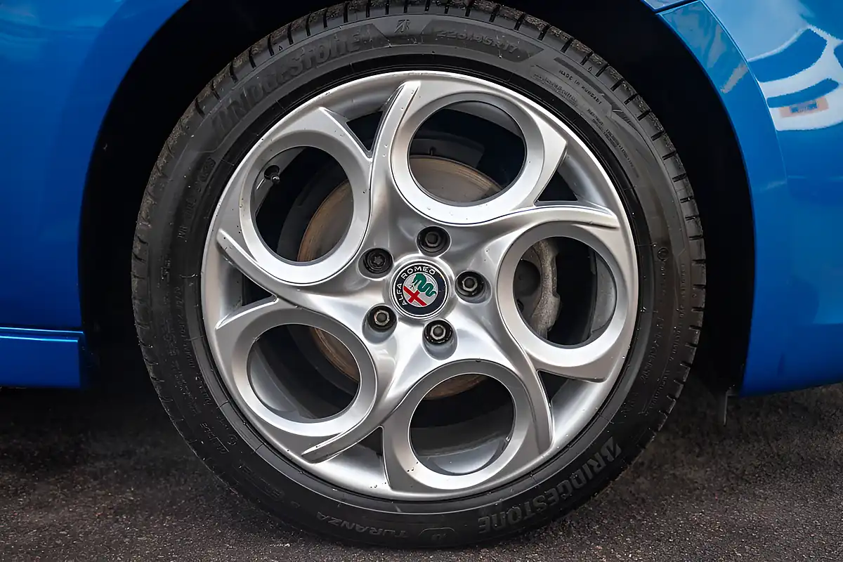 Used 2018 Alfa Romeo Giulietta Sport Cobalto Blue - Interior and Exterior details 5