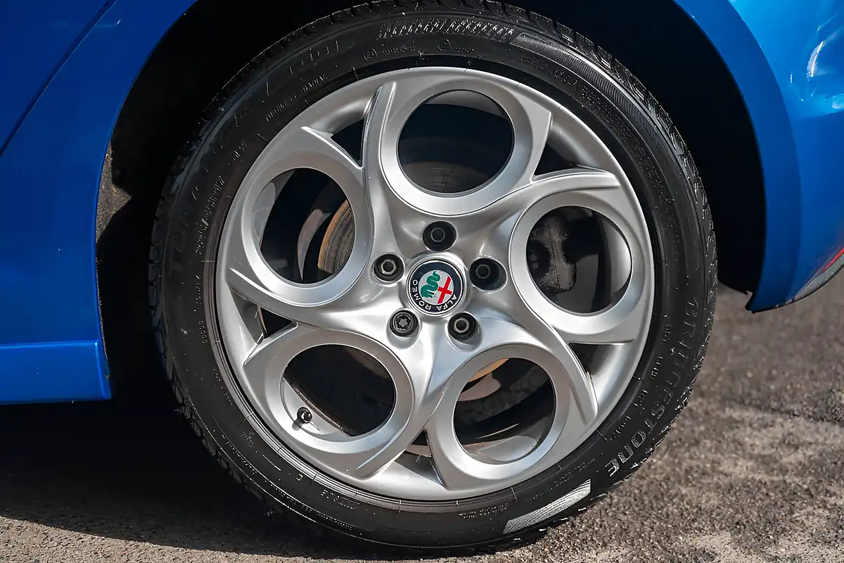 Used 2018 Alfa Romeo Giulietta Sport Cobalto Blue - Interior and Exterior details 7