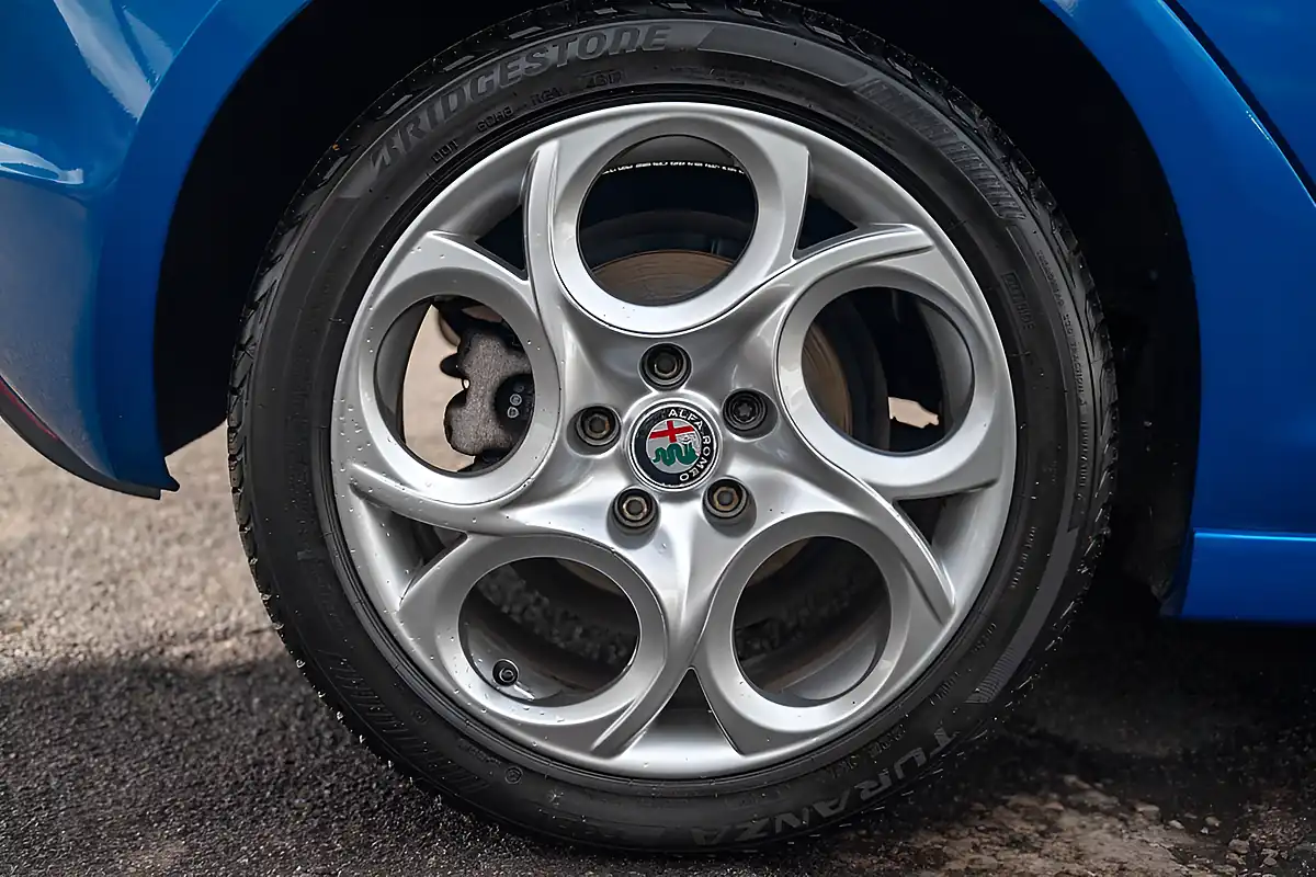 Used 2018 Alfa Romeo Giulietta Sport Cobalto Blue - Interior and Exterior details 8
