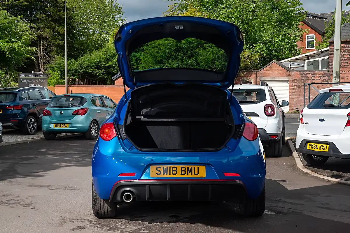 Used 2018 Alfa Romeo Giulietta Sport Cobalto Blue - Interior and Exterior details 9