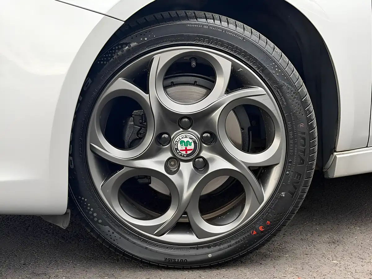 Used 2018 Alfa Romeo Giulietta Sport Grey - Interior and Exterior details 5