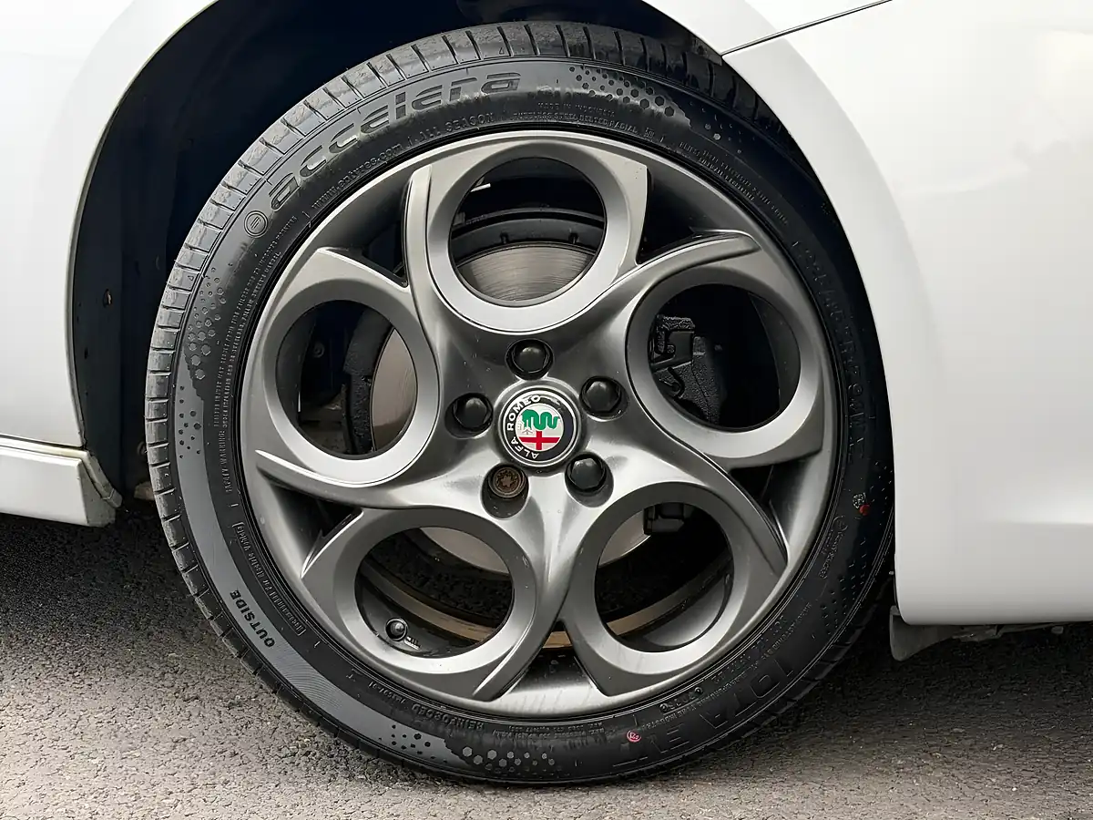 Used 2018 Alfa Romeo Giulietta Sport Grey - Interior and Exterior details 9