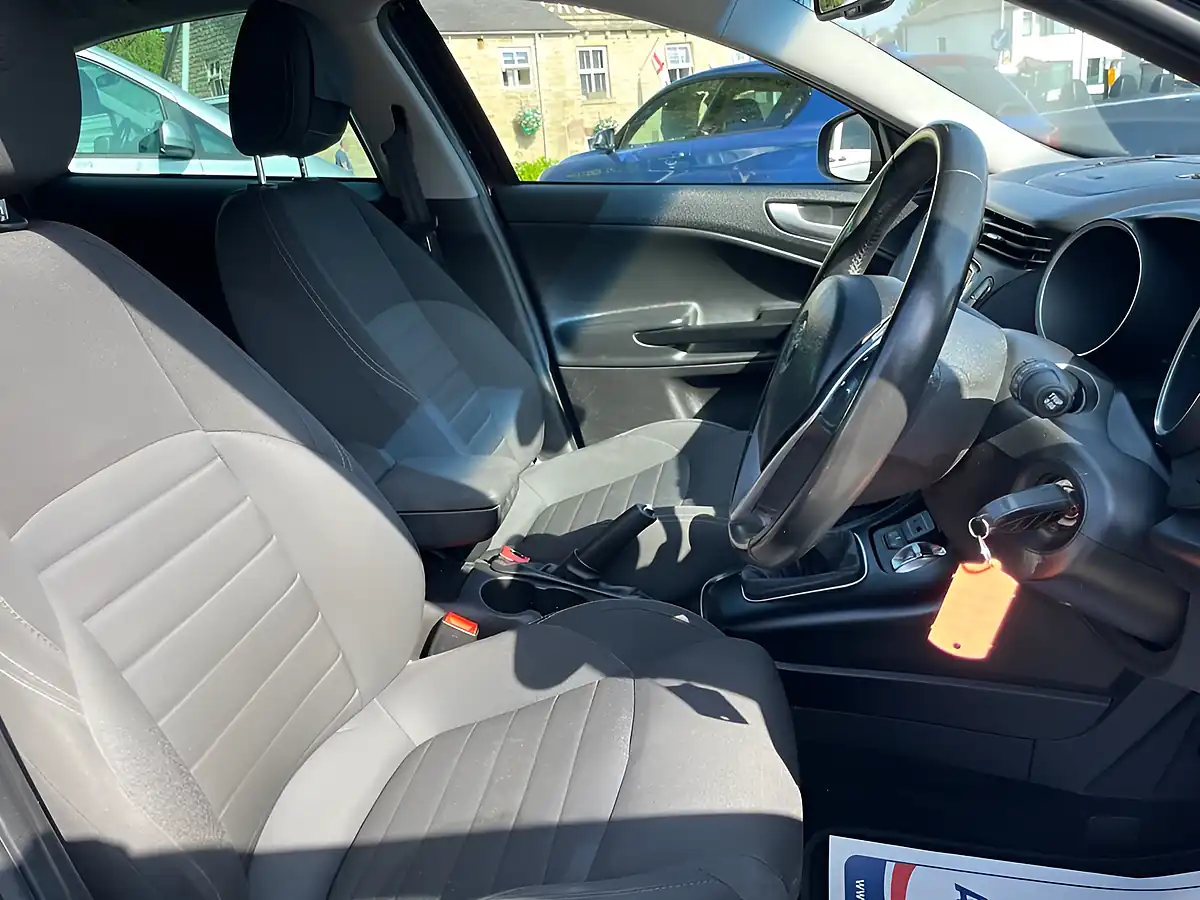 Used 2018 Alfa Romeo Giulietta Tecnica Etna Black - Interior and Exterior details 10