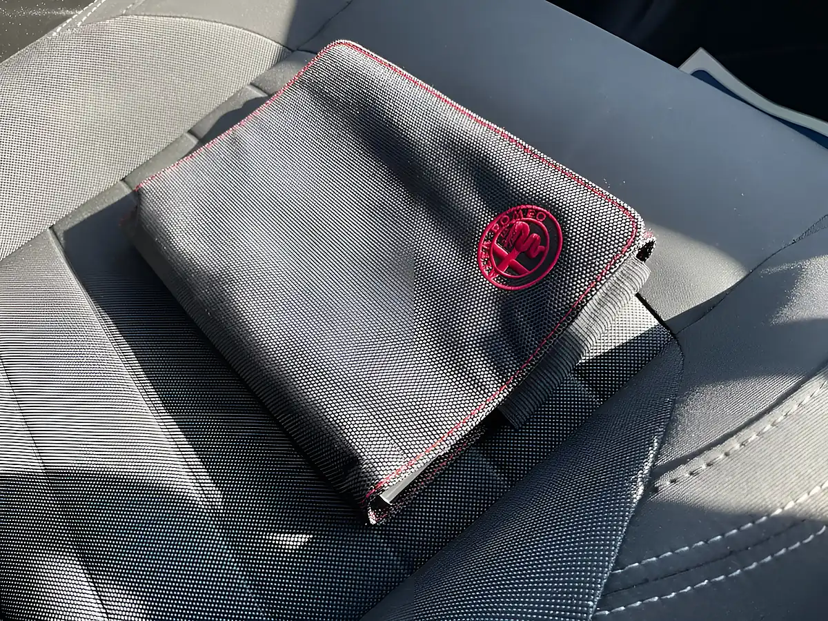 Used 2018 Alfa Romeo Giulietta Tecnica Etna Black - Interior and Exterior details 16