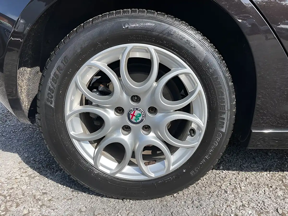Used 2018 Alfa Romeo Giulietta Tecnica Etna Black - Interior and Exterior details 8
