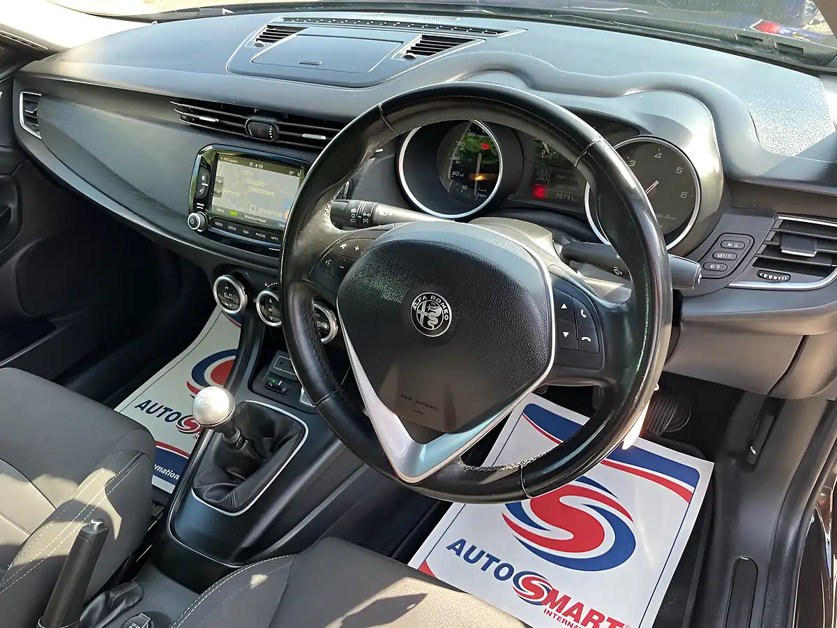 Used 2018 Alfa Romeo Giulietta Tecnica Etna Black - Interior and Exterior details 9