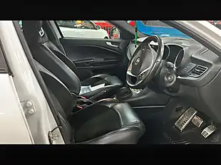 Used 2018 Alfa Romeo Giulietta Veloce Alfa White - Interior and Exterior details 10