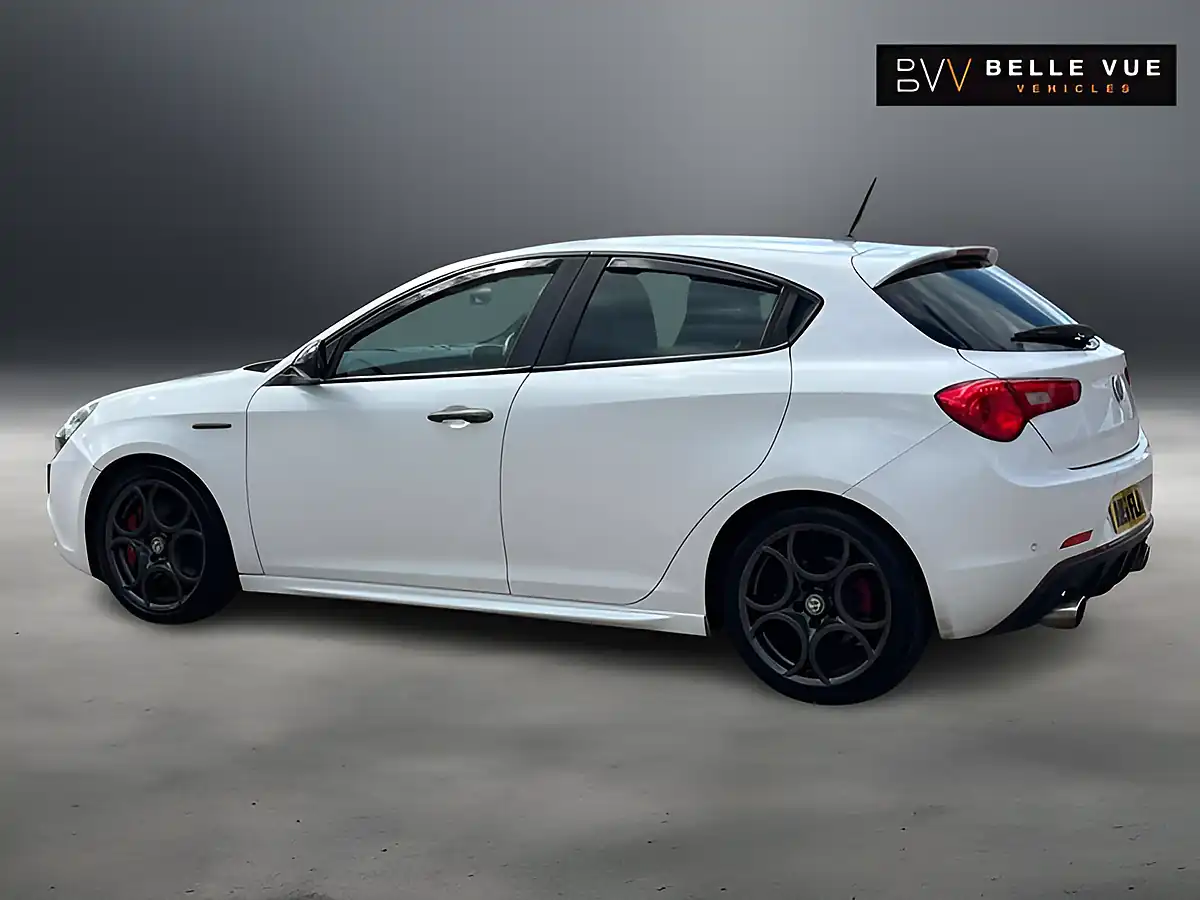 Used 2018 Alfa Romeo Giulietta Veloce Alfa White - Interior and Exterior details 11