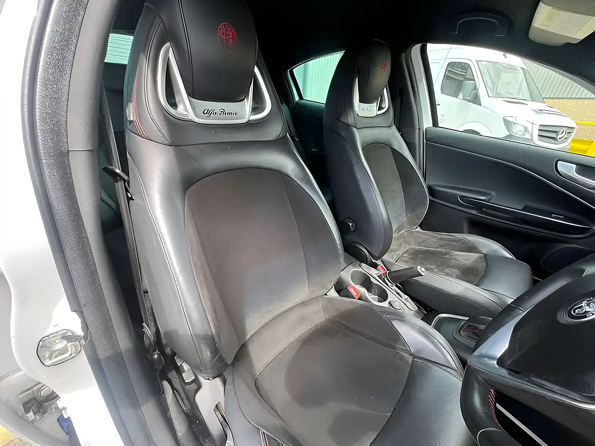 Used 2018 Alfa Romeo Giulietta Veloce Alfa White - Interior and Exterior details 19