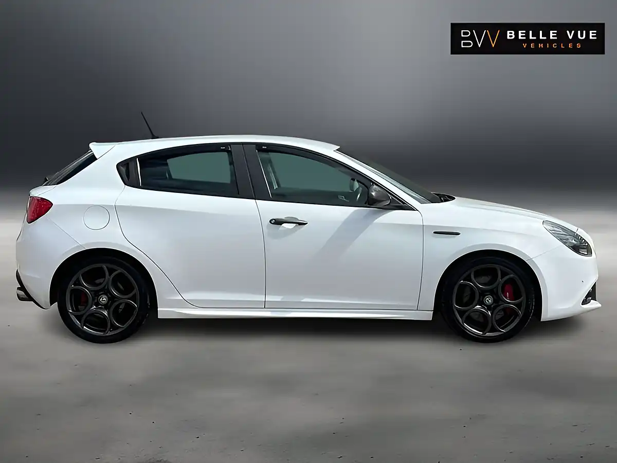 Used 2018 Alfa Romeo Giulietta Veloce Alfa White - Interior and Exterior details 4