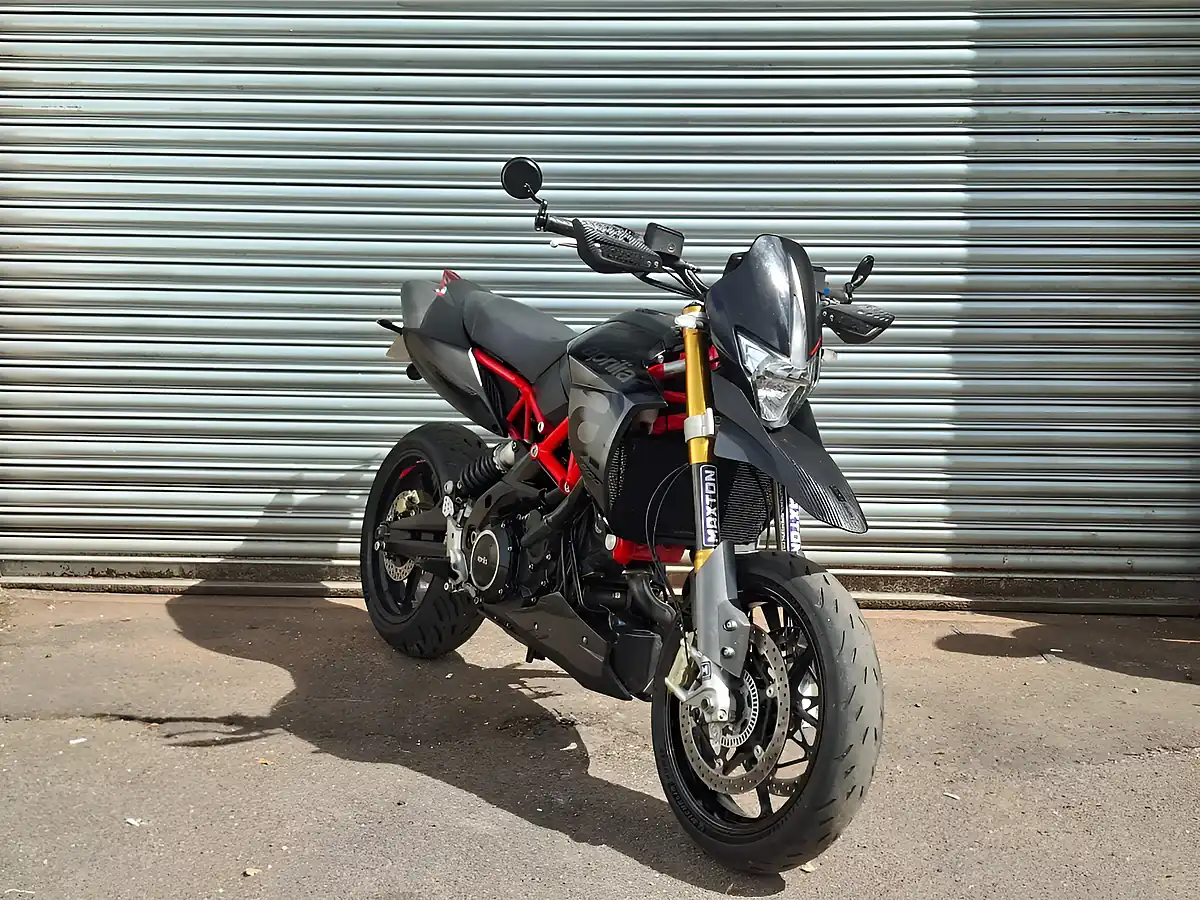 Used 2018 Aprilia Dorsoduro Silver - Interior and Exterior details 2
