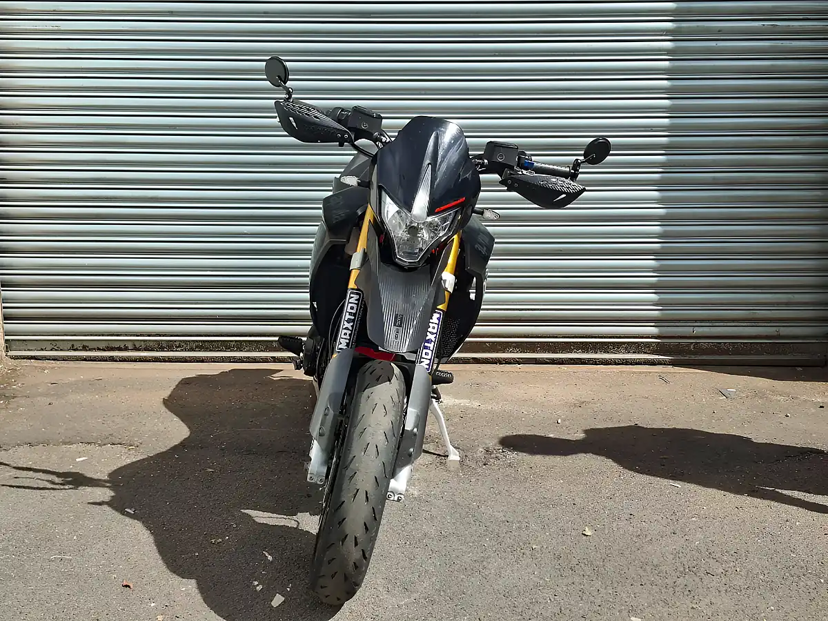Used 2018 Aprilia Dorsoduro Silver - Interior and Exterior details 3