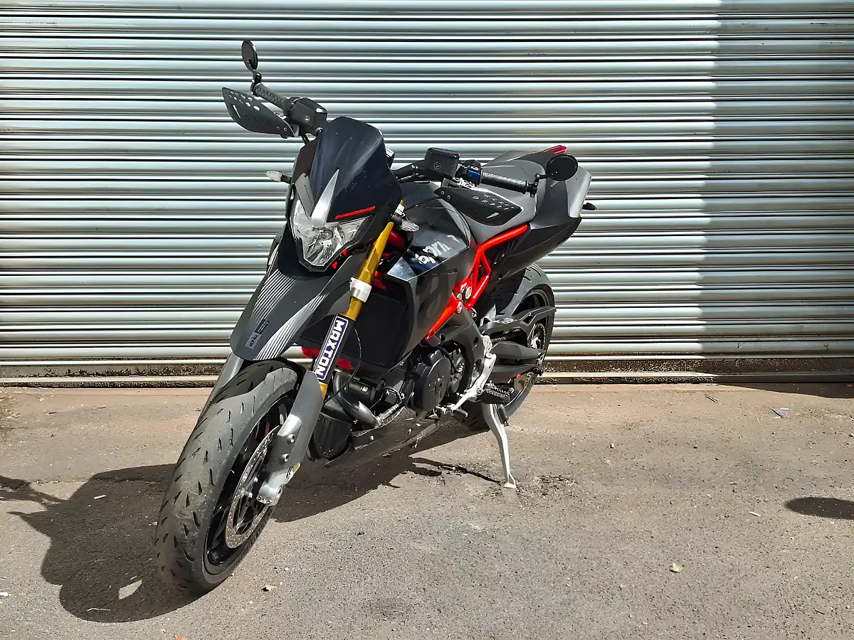 Used 2018 Aprilia Dorsoduro Silver - Interior and Exterior details 4