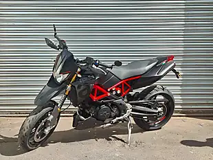 Used 2018 Aprilia Dorsoduro Silver - Interior and Exterior details 5