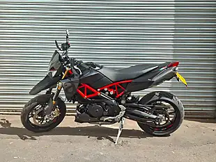 Used 2018 Aprilia Dorsoduro Silver - Interior and Exterior details 6