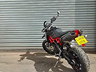 Used 2018 Aprilia Dorsoduro Silver - Interior and Exterior details 8