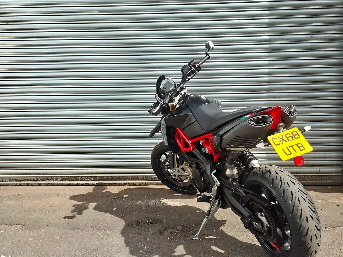 Used 2018 Aprilia Dorsoduro Silver - Interior and Exterior details 8