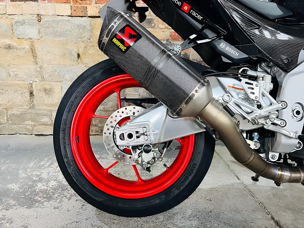 Used 2018 Aprilia Tuono 1100 V4 Factory Silver - Interior and Exterior details 10