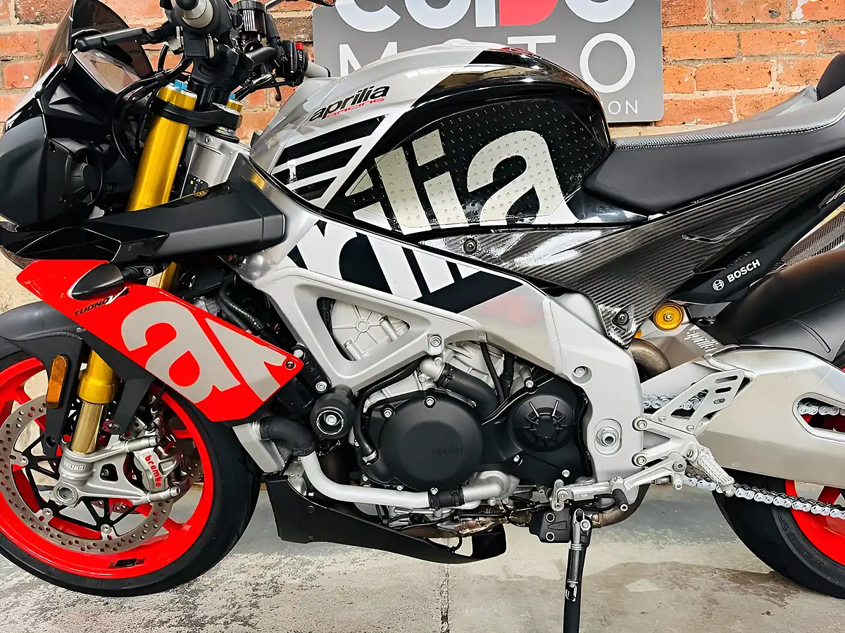 Used 2018 Aprilia Tuono 1100 V4 Factory Silver - Interior and Exterior details 16