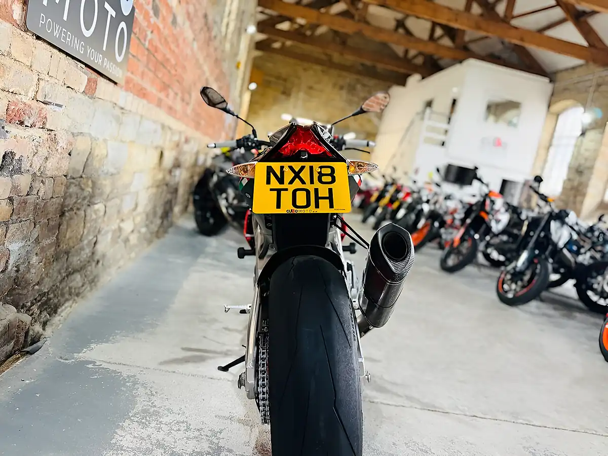 Used 2018 Aprilia Tuono 1100 V4 Factory Silver - Interior and Exterior details 18