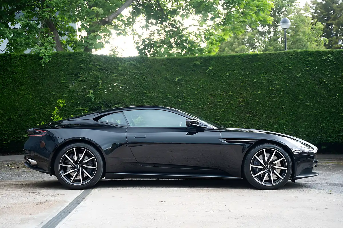 Used 2018 Aston Martin DB11 Onyx Black - Interior and Exterior details 6