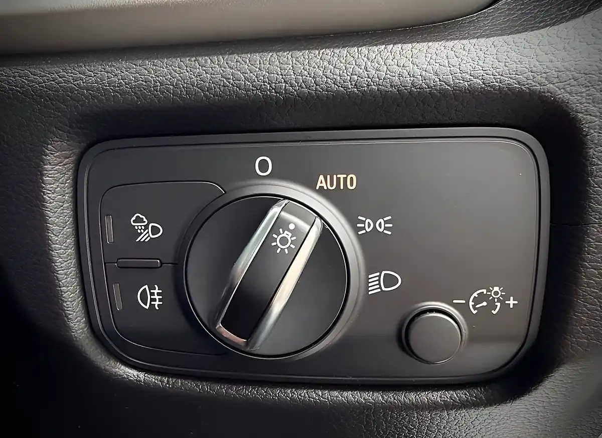 Used 2018 Audi A3 Se Technik White - Interior and Exterior details 18