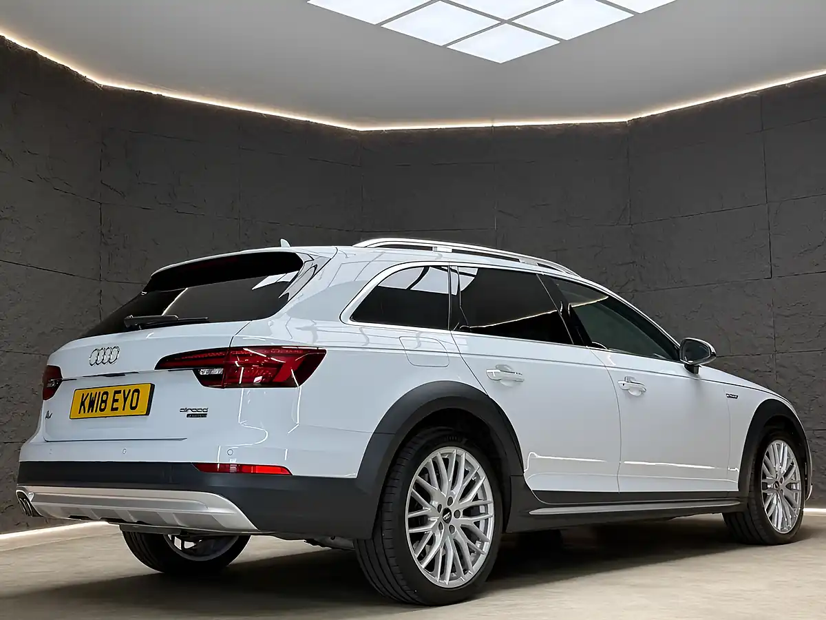 Used 2018 Audi A4 Allroad Sport White - Interior and Exterior details 10