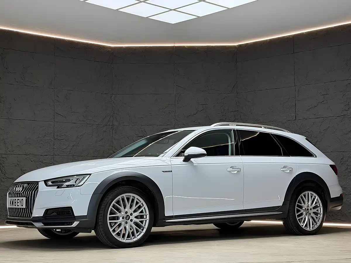 Used 2018 Audi A4 Allroad Sport White - Interior and Exterior details 4