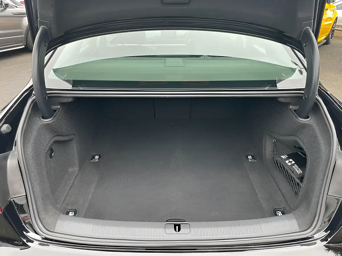 Used 2018 Audi A4 Se Black - Interior and Exterior details 20