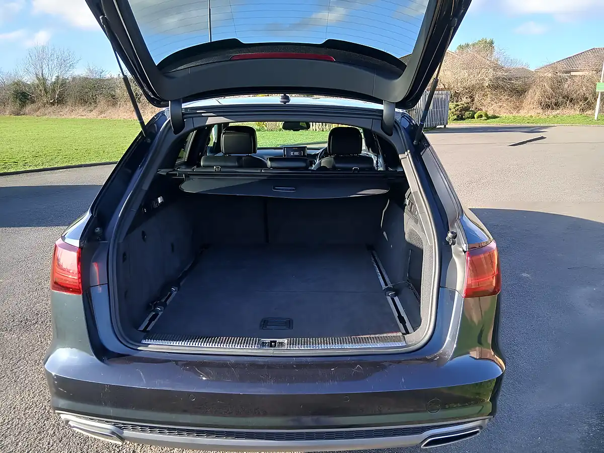 Used 2018 Audi A6 Avant S Line Blue - Interior and Exterior details 4