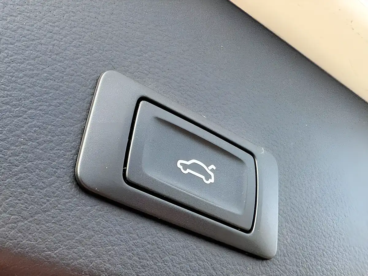 Used 2018 Audi A6 Avant S Line White - Interior and Exterior details 15