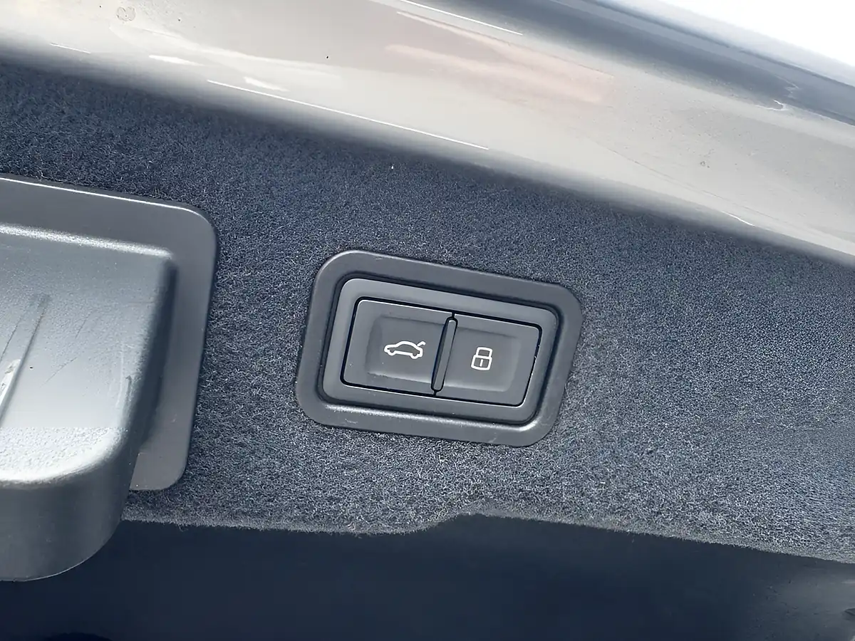 Used 2018 Audi A8 Quattro Silver - Interior and Exterior details 19