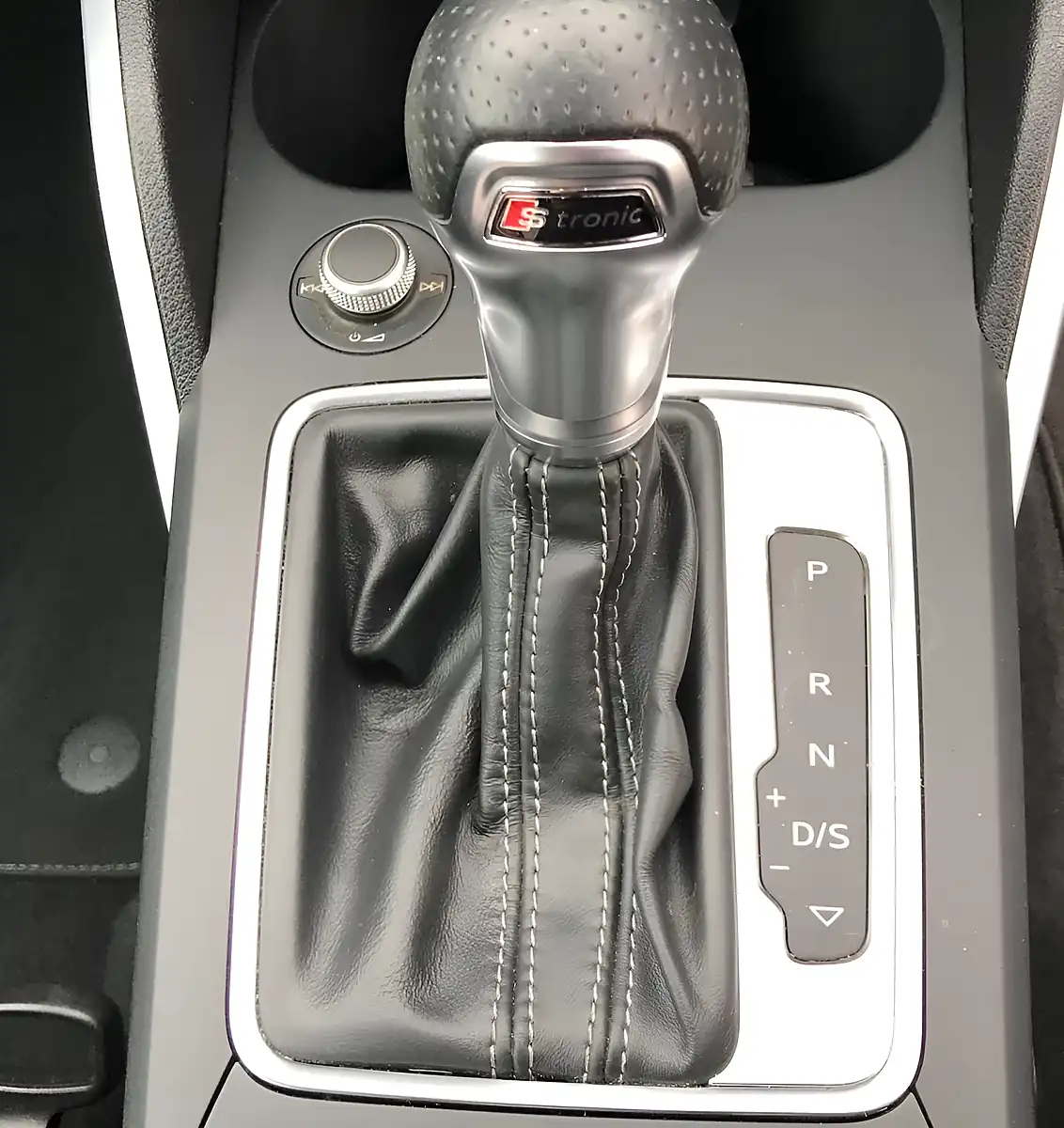 Used 2018 Audi Q2 S Line Glacier White - Interior and Exterior details 9