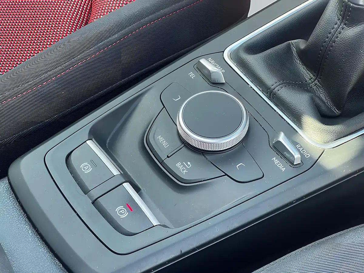 Used 2018 Audi Q2 Sport White - Interior and Exterior details 15