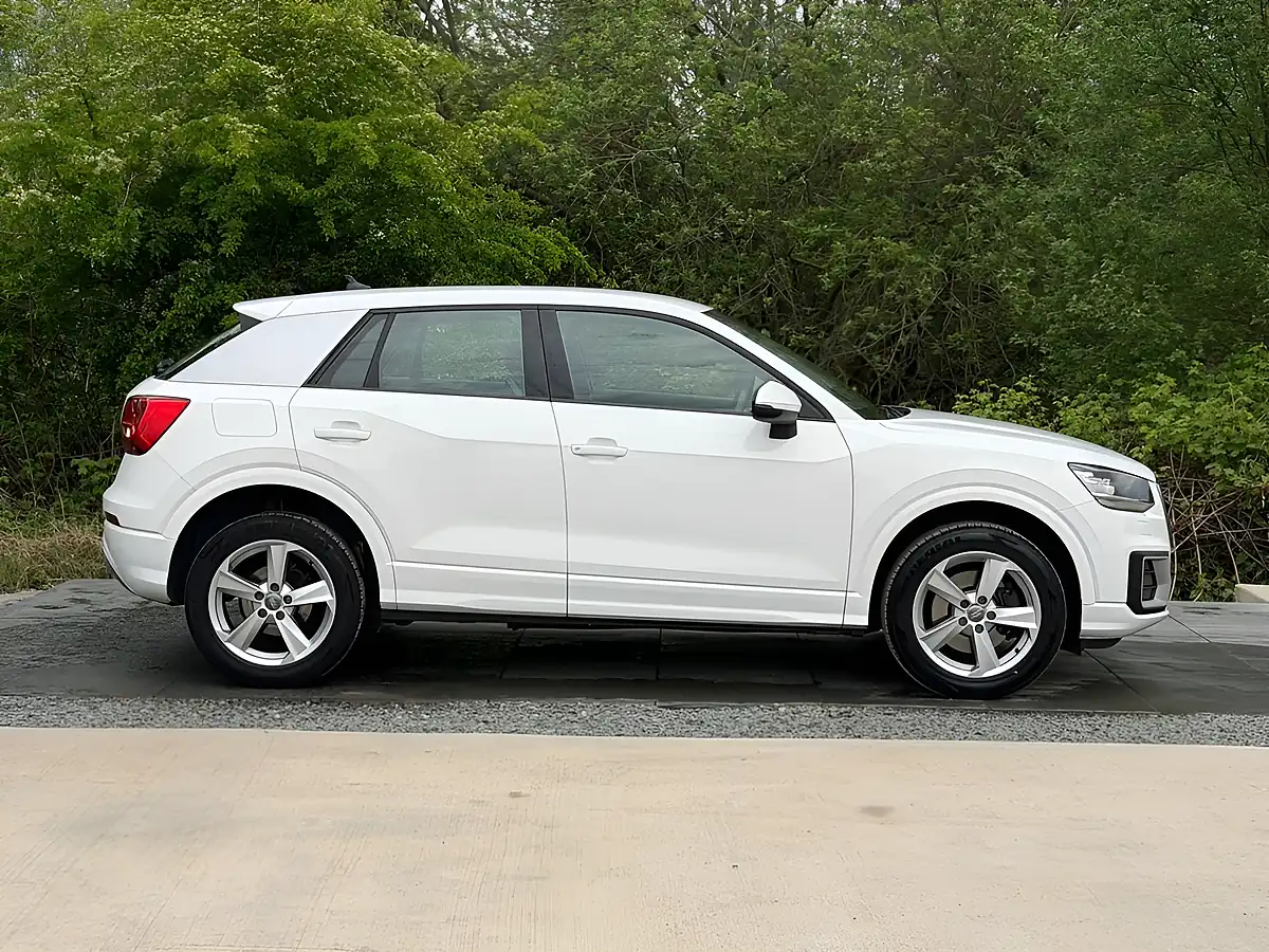Used 2018 Audi Q2 Sport White - Interior and Exterior details 9