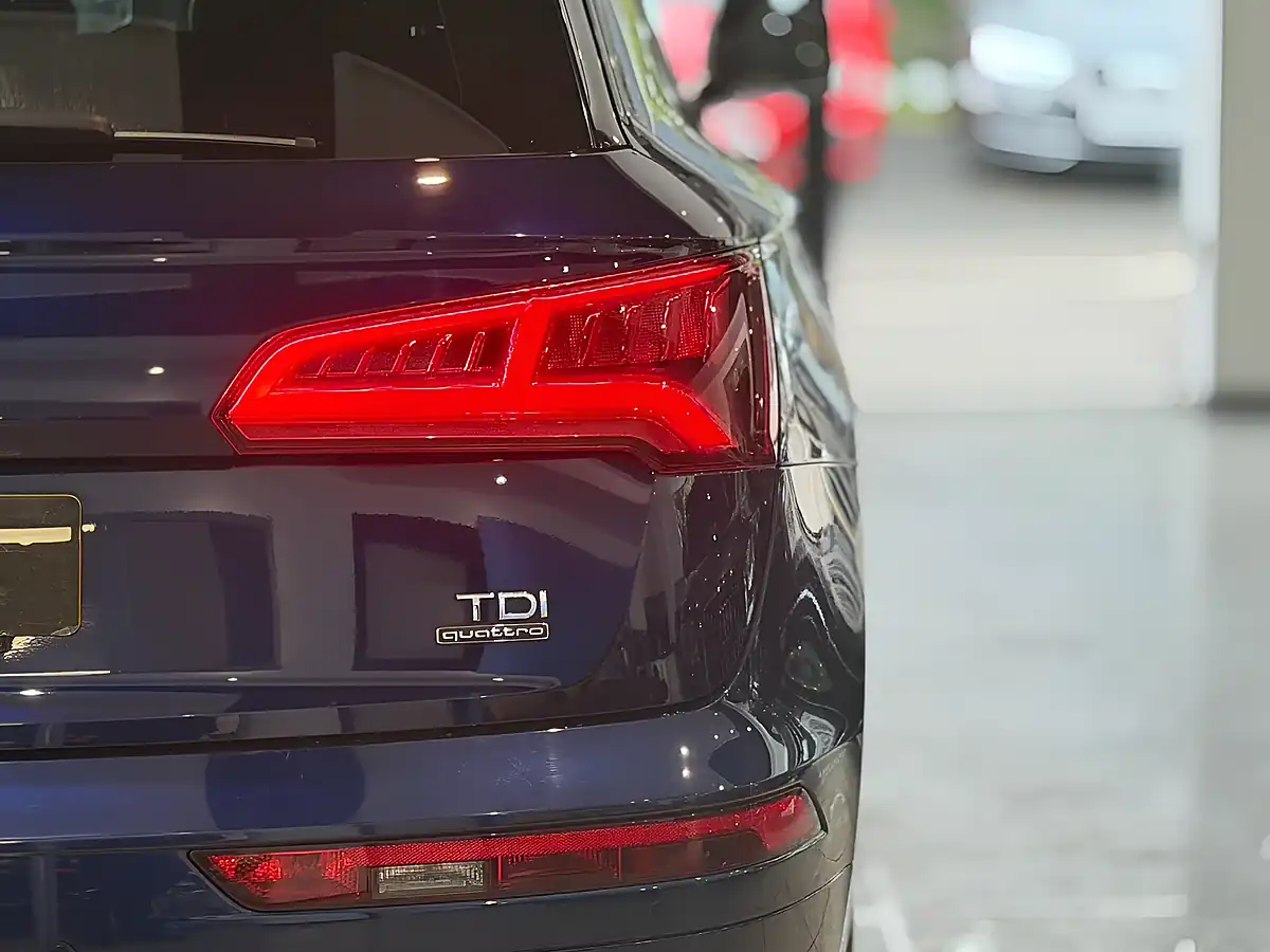 Used 2018 Audi Q5 S Line Blue - Interior and Exterior details 8