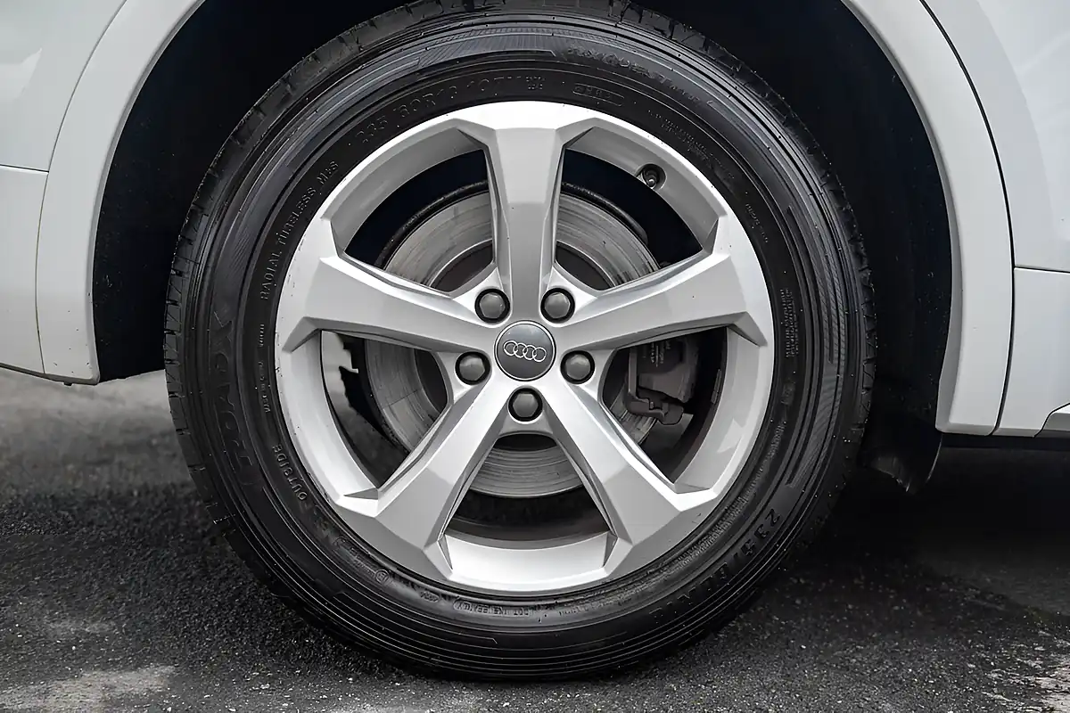 Used 2018 Audi Q5 Sport Glacier White - Interior and Exterior details 14