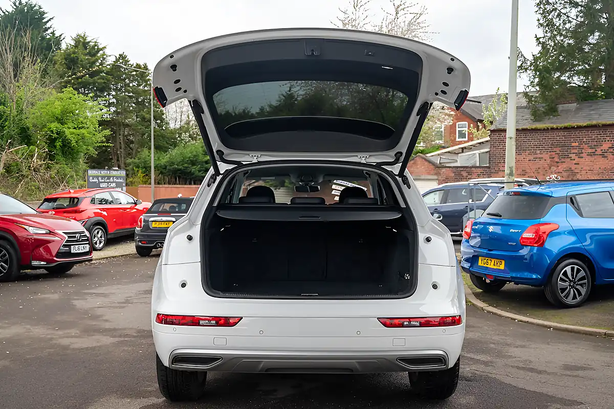 Used 2018 Audi Q5 Sport Glacier White - Interior and Exterior details 15