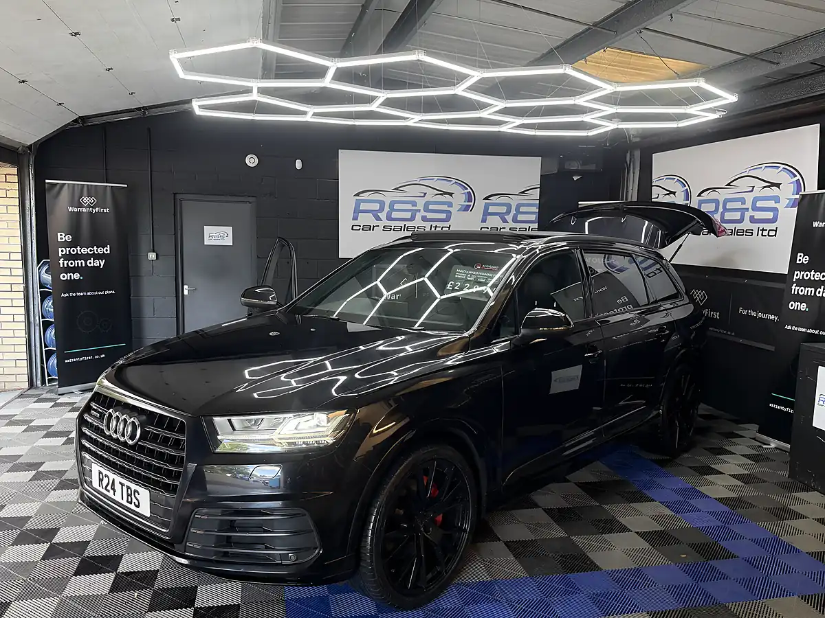 Used 2018 Audi Q7 Black Edition Black - Interior and Exterior details 18