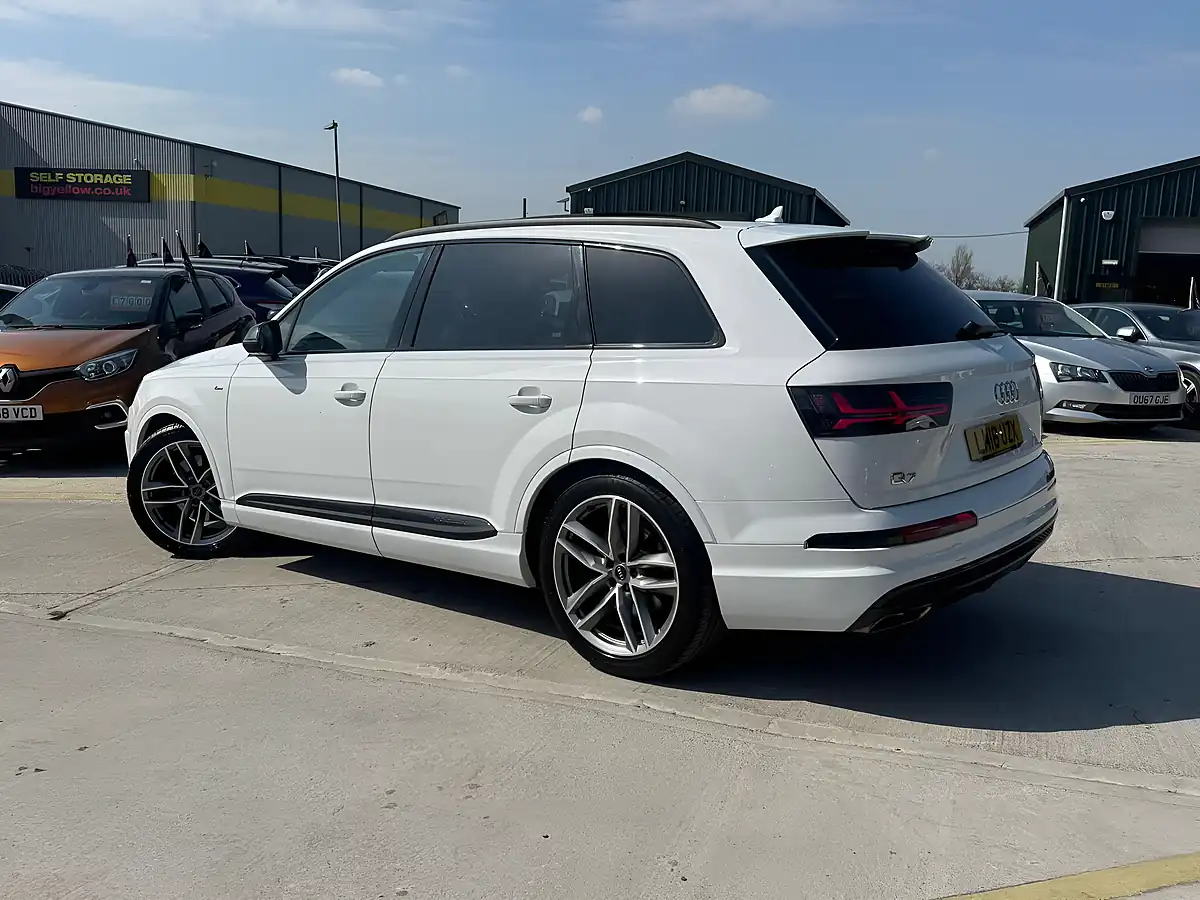 Used 2018 Audi Q7 Black Edition White - Interior and Exterior details 7