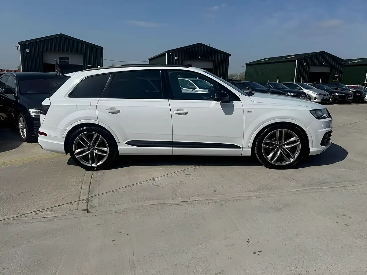 Used 2018 Audi Q7 Black Edition White - Interior and Exterior details 9