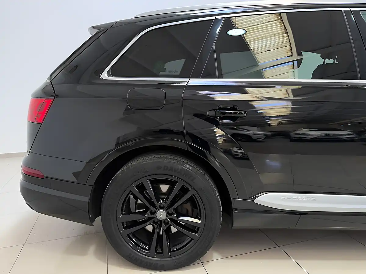 Used 2018 Audi Q7 S Line Black - Interior and Exterior details 11